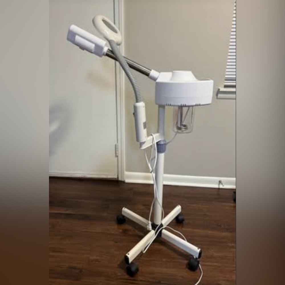 Esthetician or spa 2 in 1 steamer with magnifying light on rollers white - Picture 2 of 9